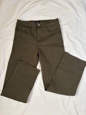 ✨ MODERN CLASSIC! NWT Well Worn Olive Green High Rise Straight Pants – Size 10 ✨